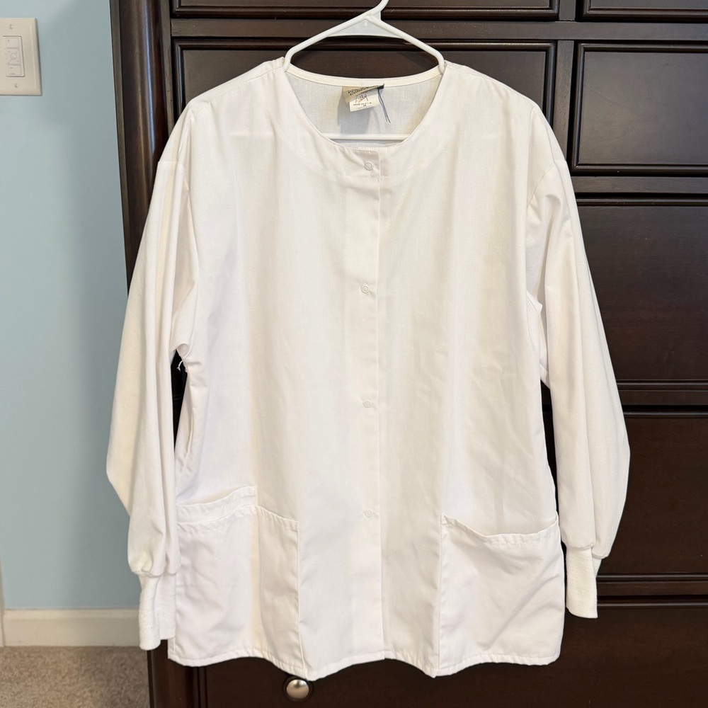 Lydia’s Pro Series snap front scrub jacket white nurse nursing school size M